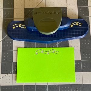 Fiskars decorative edge paper punch leaf